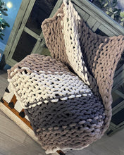 Load image into Gallery viewer, Sat March 29 11am Chunky Blanket Workshop
