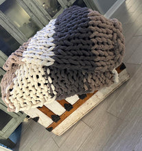 Load image into Gallery viewer, Fri March 14 11am "A Loop Up"  Chunky Blanket Workshop