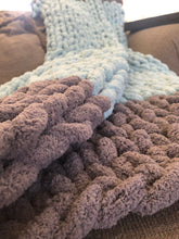 Load image into Gallery viewer, Sat January 31 11am Getting Loopy Chunky Blanket Workshop
